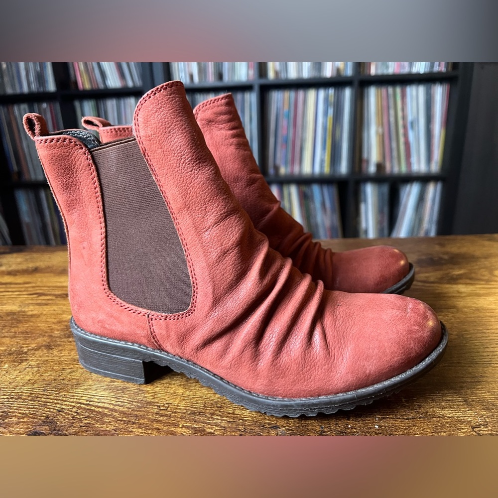 Chelsea crew black label boots size 5